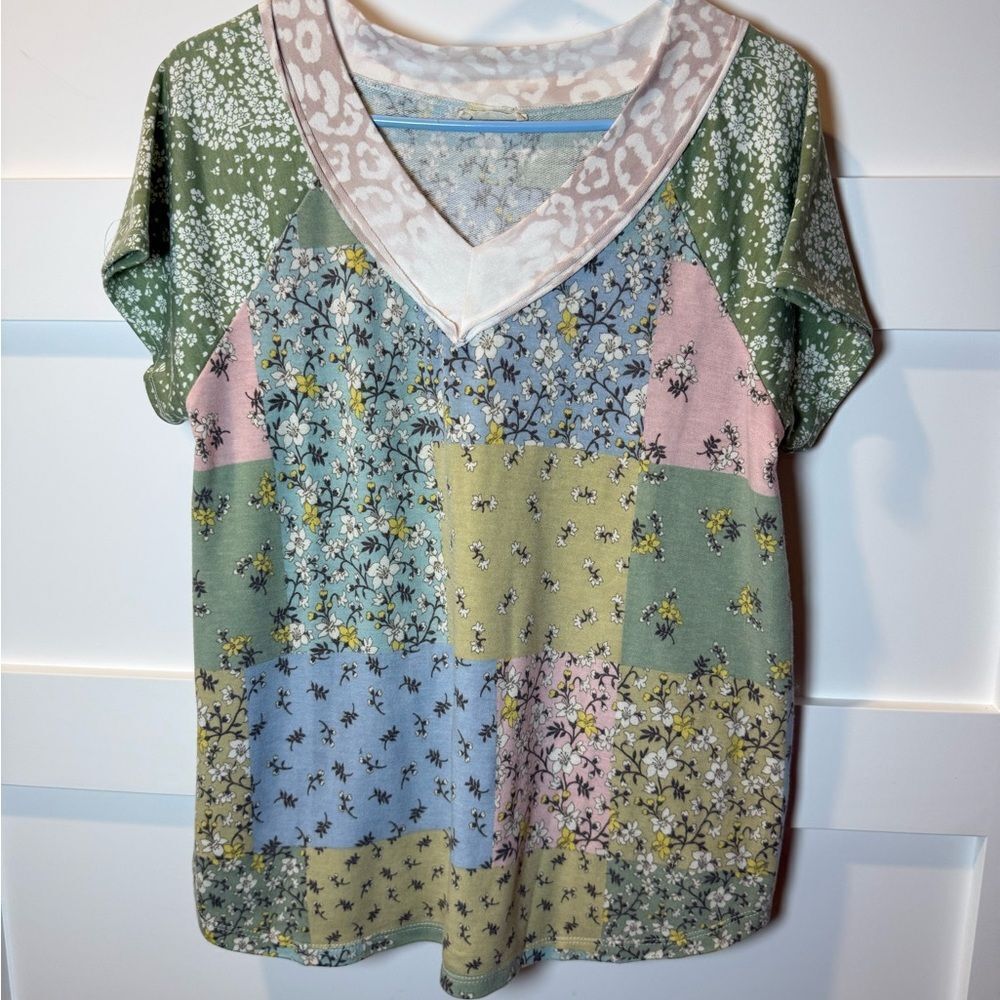 New Oddi Floral Patchwork V-Neck Top